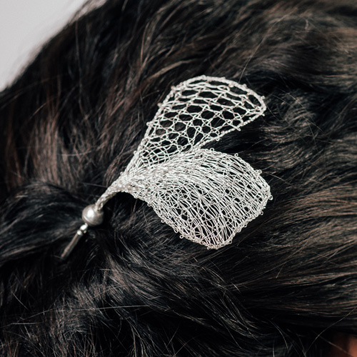 Asymmetrical ginkgo hairpin